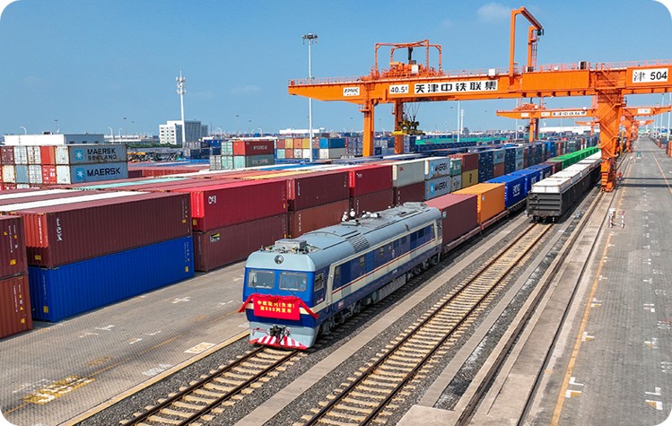 Intermodal rail-road-sea transport